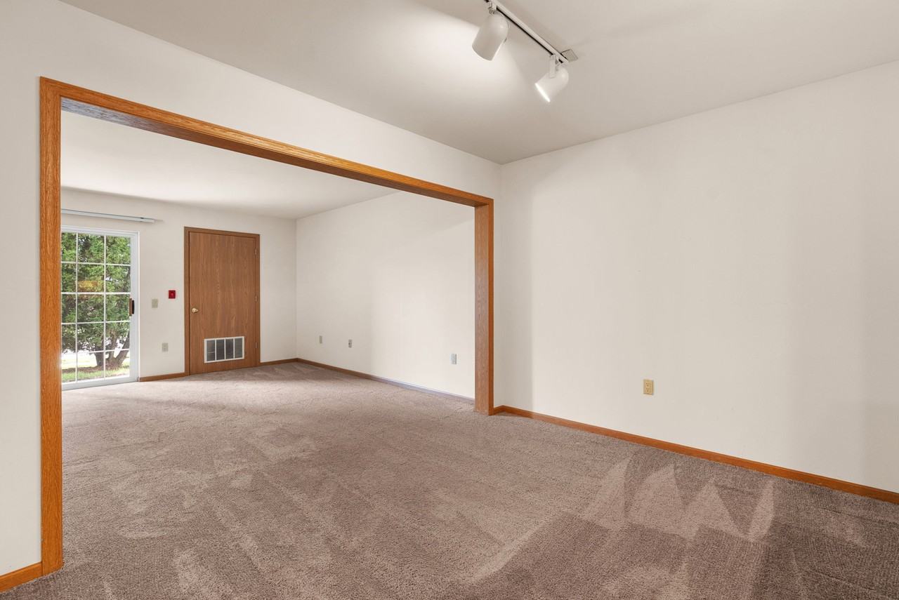 3225 Stonecreek Dr #4 - Photo 6 of 32
