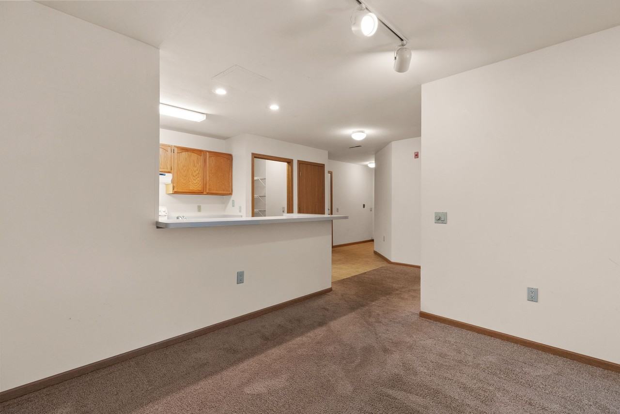 3225 Stonecreek Dr #4 - Photo 7 of 32