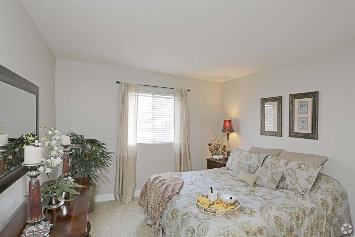 715 N Broadway - Photo 4 of 32
