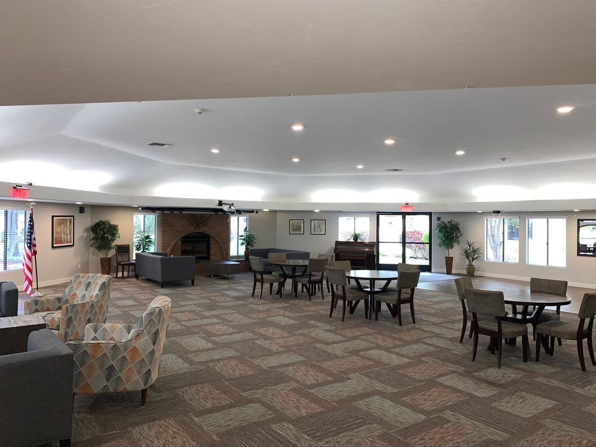 715 N Broadway - Photo 3 of 32