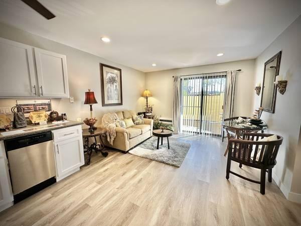 715 N Broadway - Photo 3 of 32