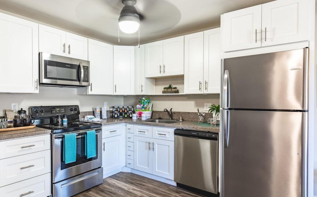715 N Broadway - Photo 5 of 32