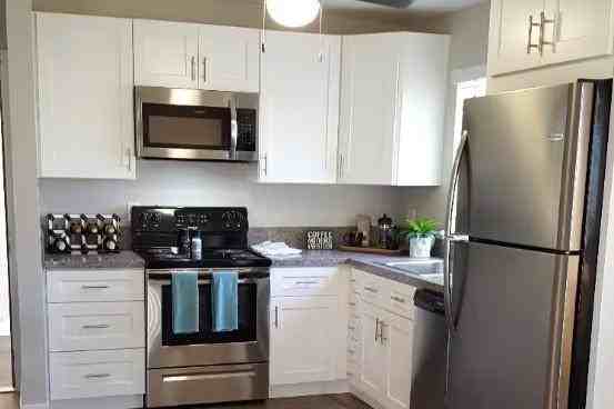 715 N Broadway - Photo 6 of 32