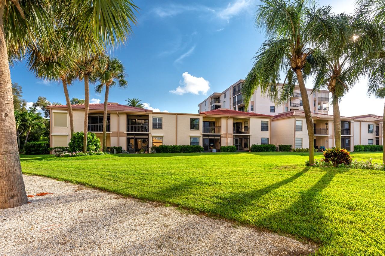 6051 Sun Boulevard #215 - Photo 4 of 29