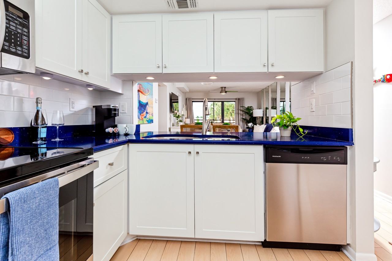 6051 Sun Boulevard #215 - Photo 7 of 29