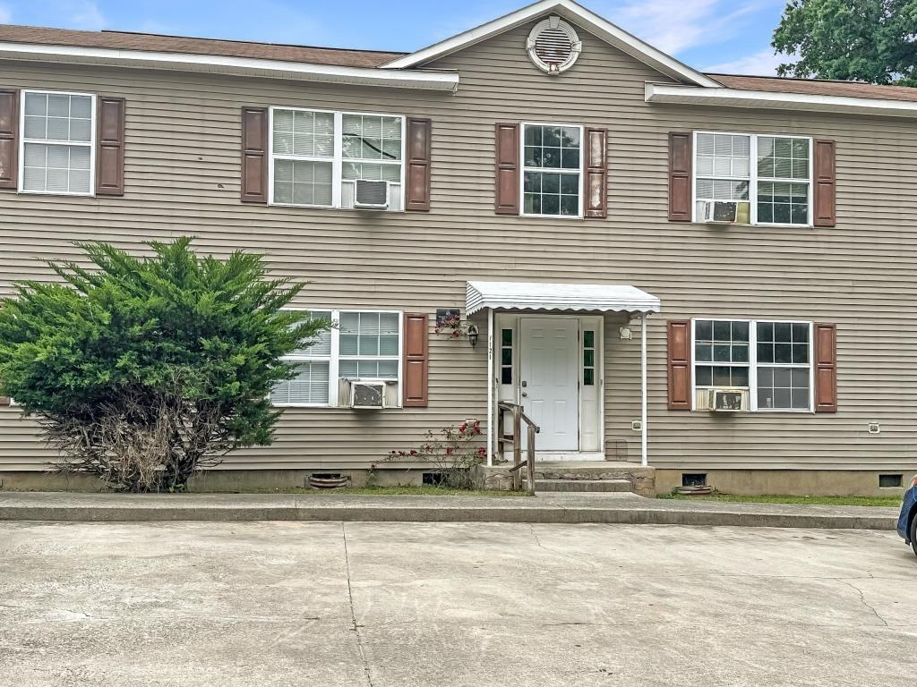 1121 Jackson St - Photo 2 of 11