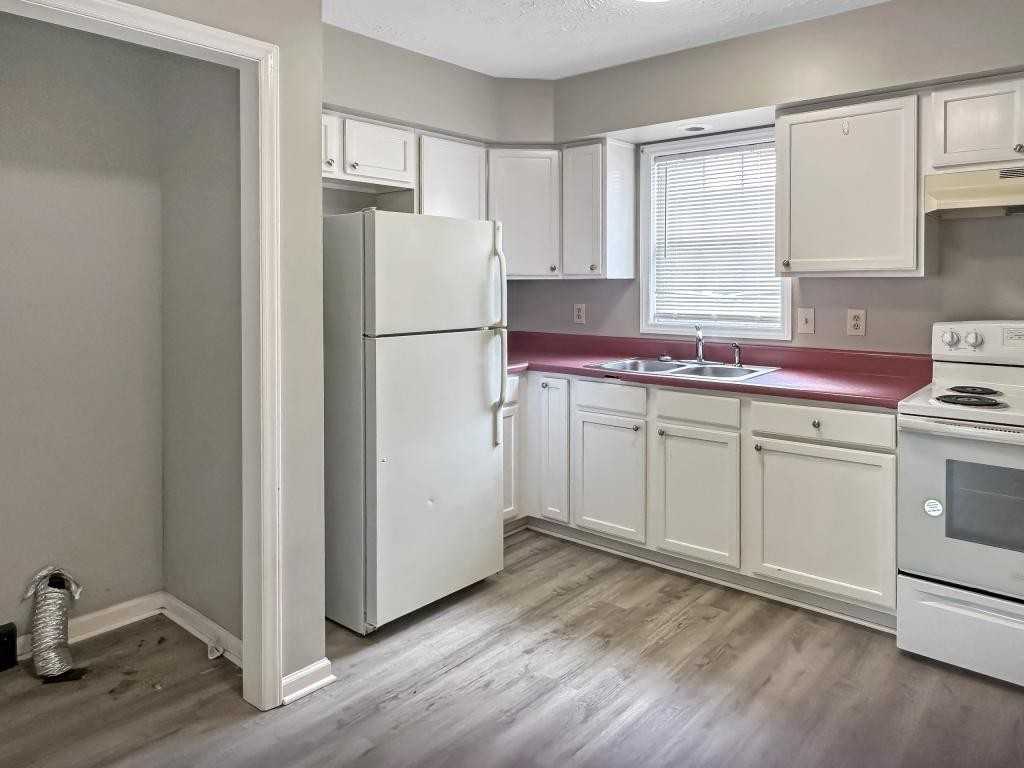 1121 Jackson St - Photo 3 of 11
