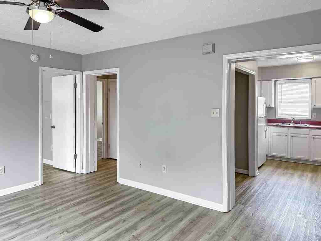 1121 Jackson St - Photo 7 of 11