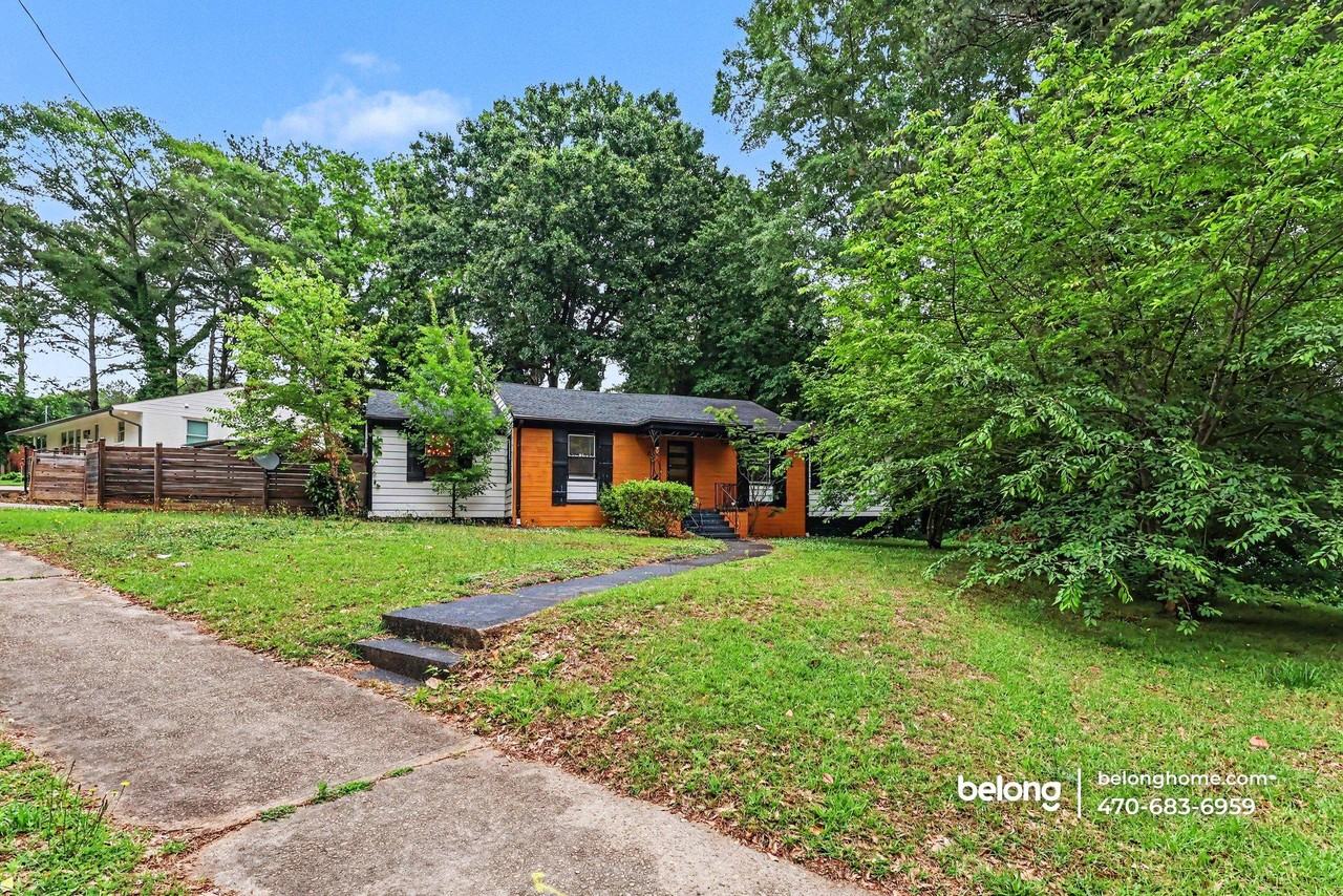 1790 Brewer Blvd Sw - Photo 2 of 20
