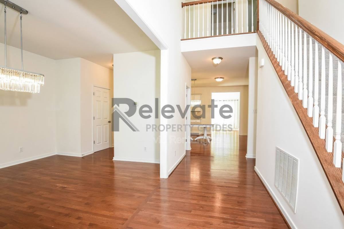2913 Bayfront Way - Photo 2 of 10