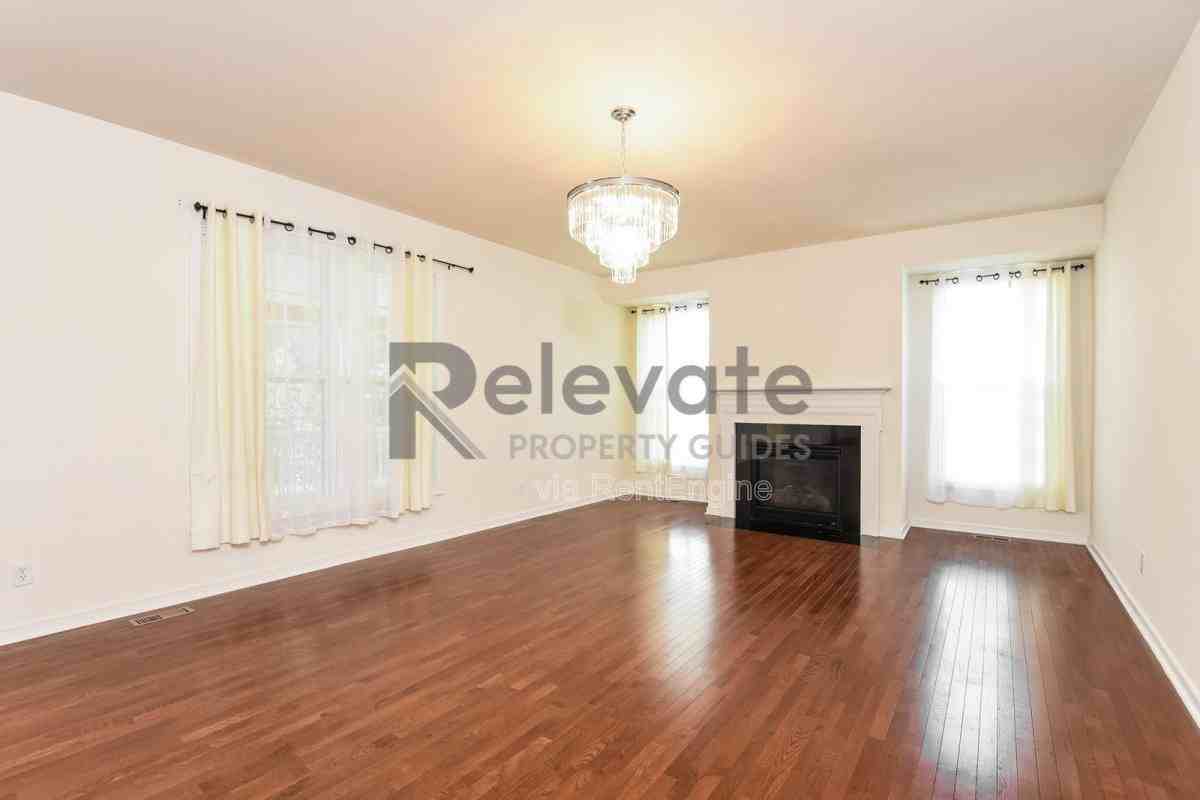 2913 Bayfront Way - Photo 3 of 10