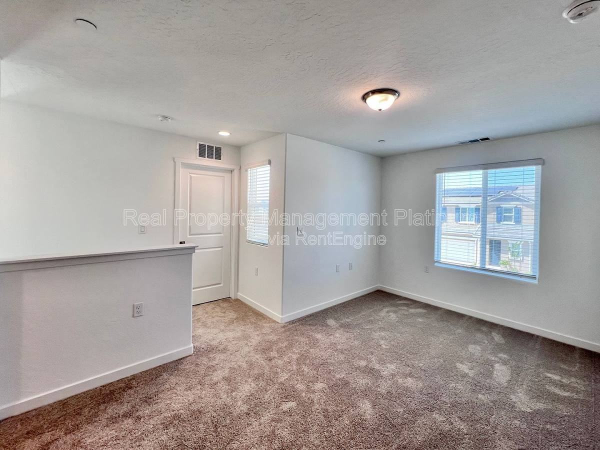 2903 E Tierra Dr - Photo 5 of 10