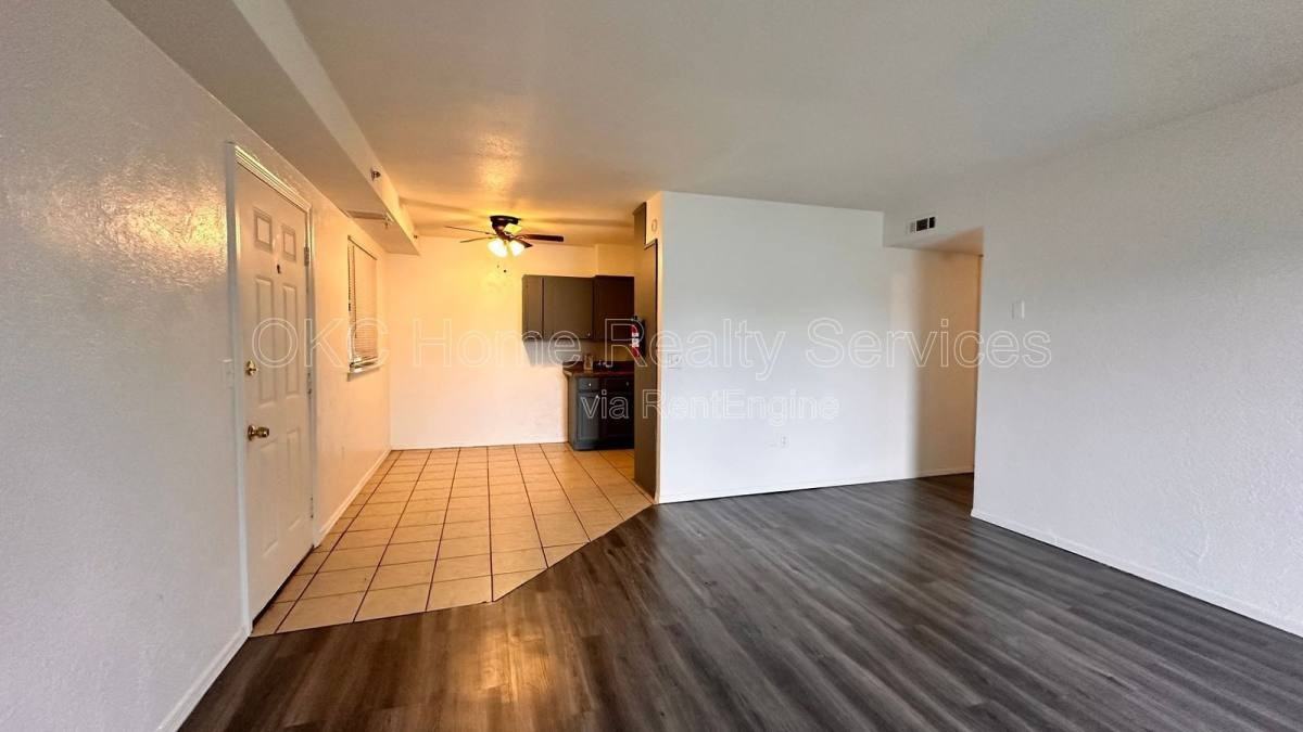 714 NE 27th St Liberty Station #4 - Photo 3 of 10