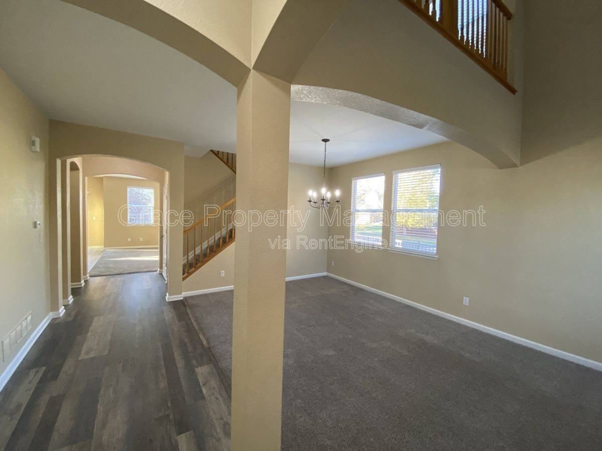 239 Bristlecone St - Photo 2 of 10