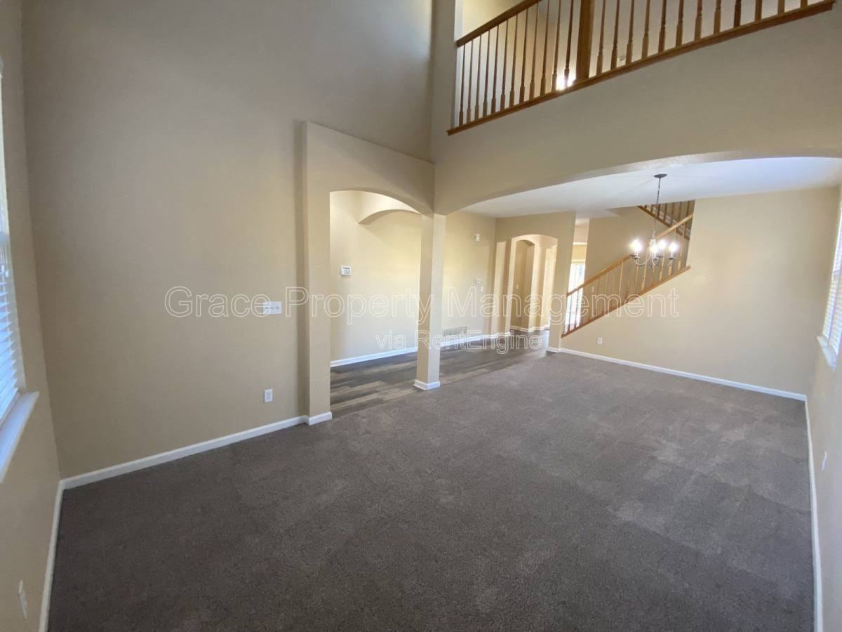 239 Bristlecone St - Photo 3 of 10