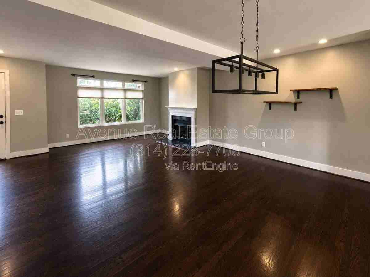 4250 Olive St - Photo 3 of 10