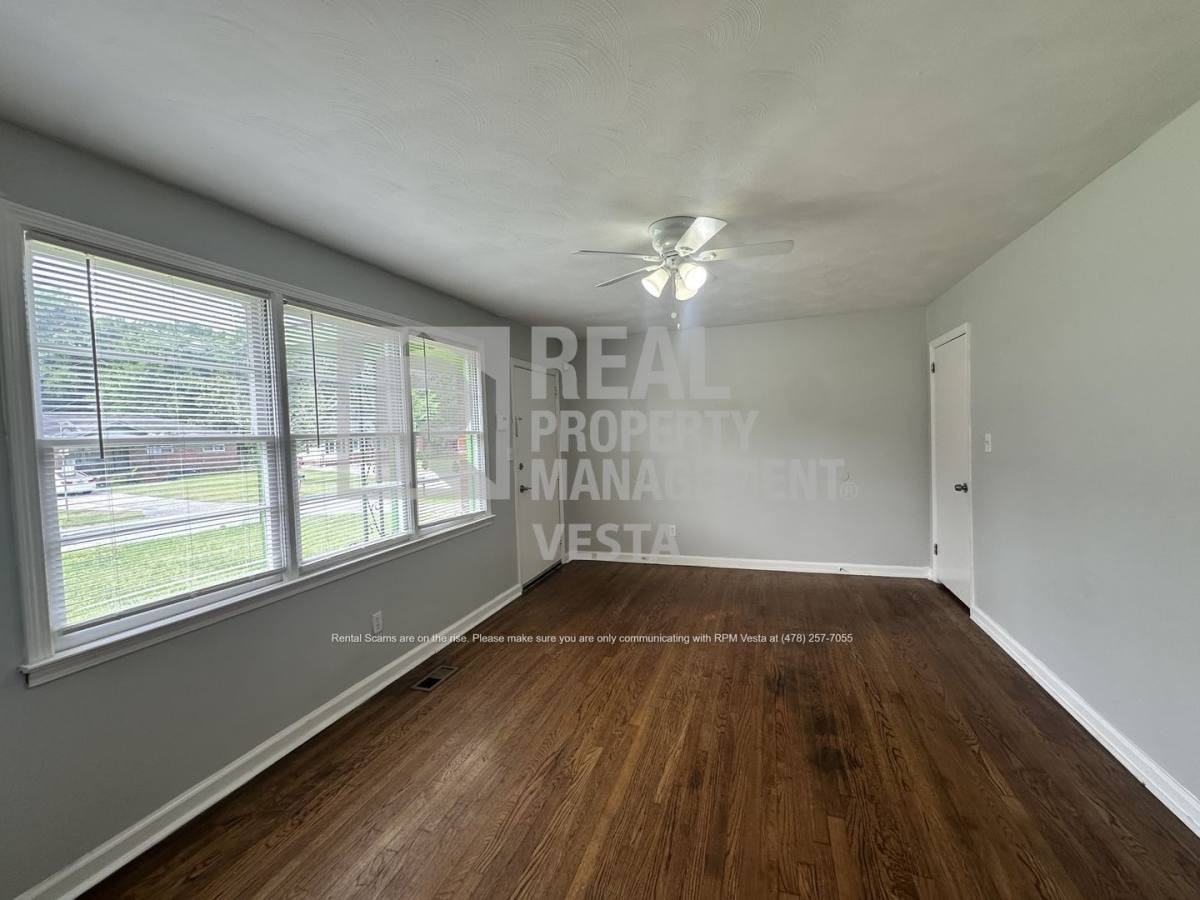 3257 Ohara Dr S - Photo 3 of 10