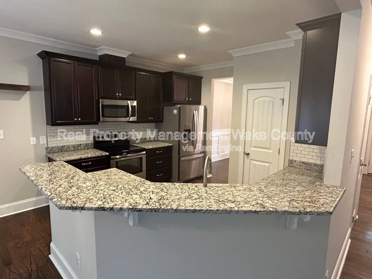 5412 Robbins Dr - Photo 3 of 10