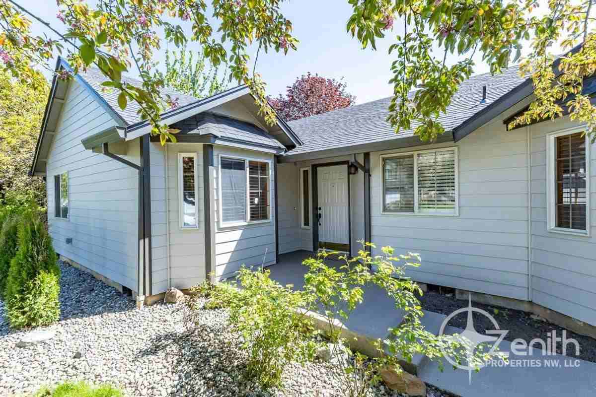 1917 Se 158th Ave - Photo 2 of 10