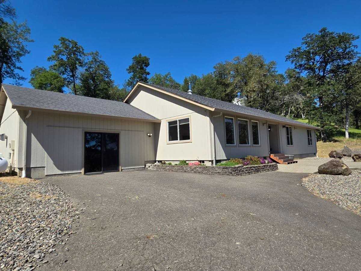 941 Colonial Rd - Photo 2 of 10