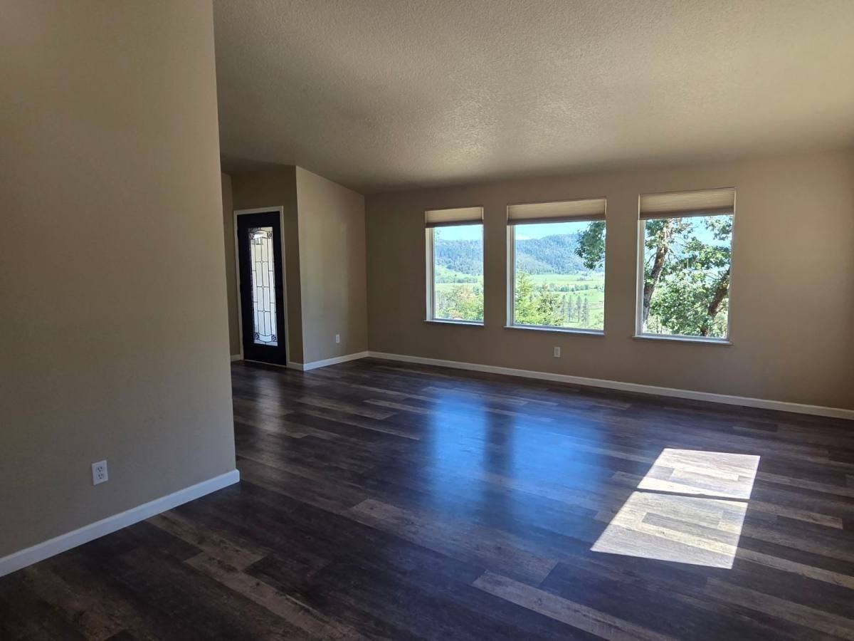 941 Colonial Rd - Photo 3 of 10
