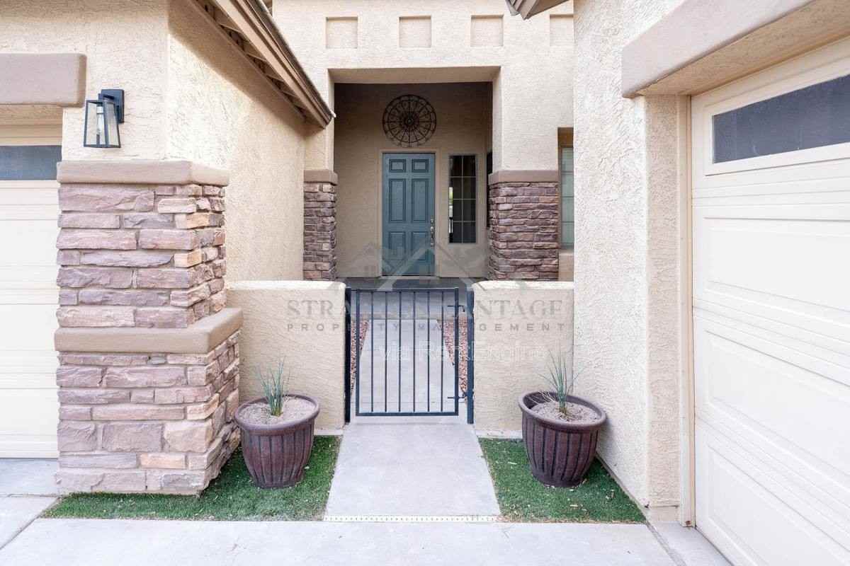 2425 E Redwood Ct - Photo 3 of 10