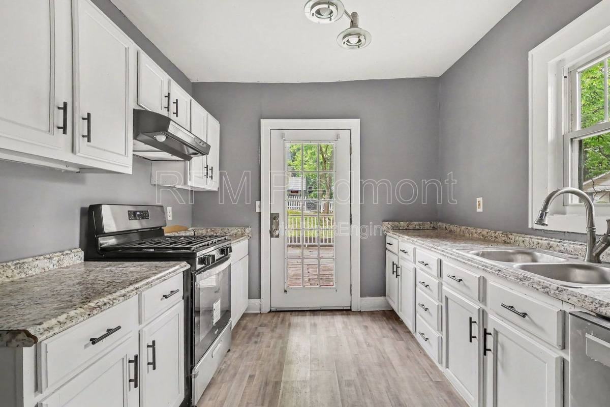 3181 Church St #A - Photo 3 of 10