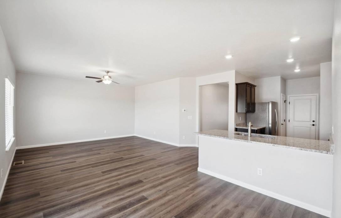 828 Hearthstone Ave - Photo 3 of 10