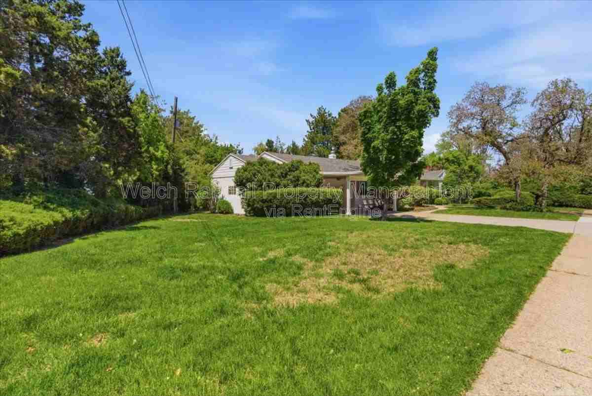 3269 Polk Ave - Photo 3 of 10