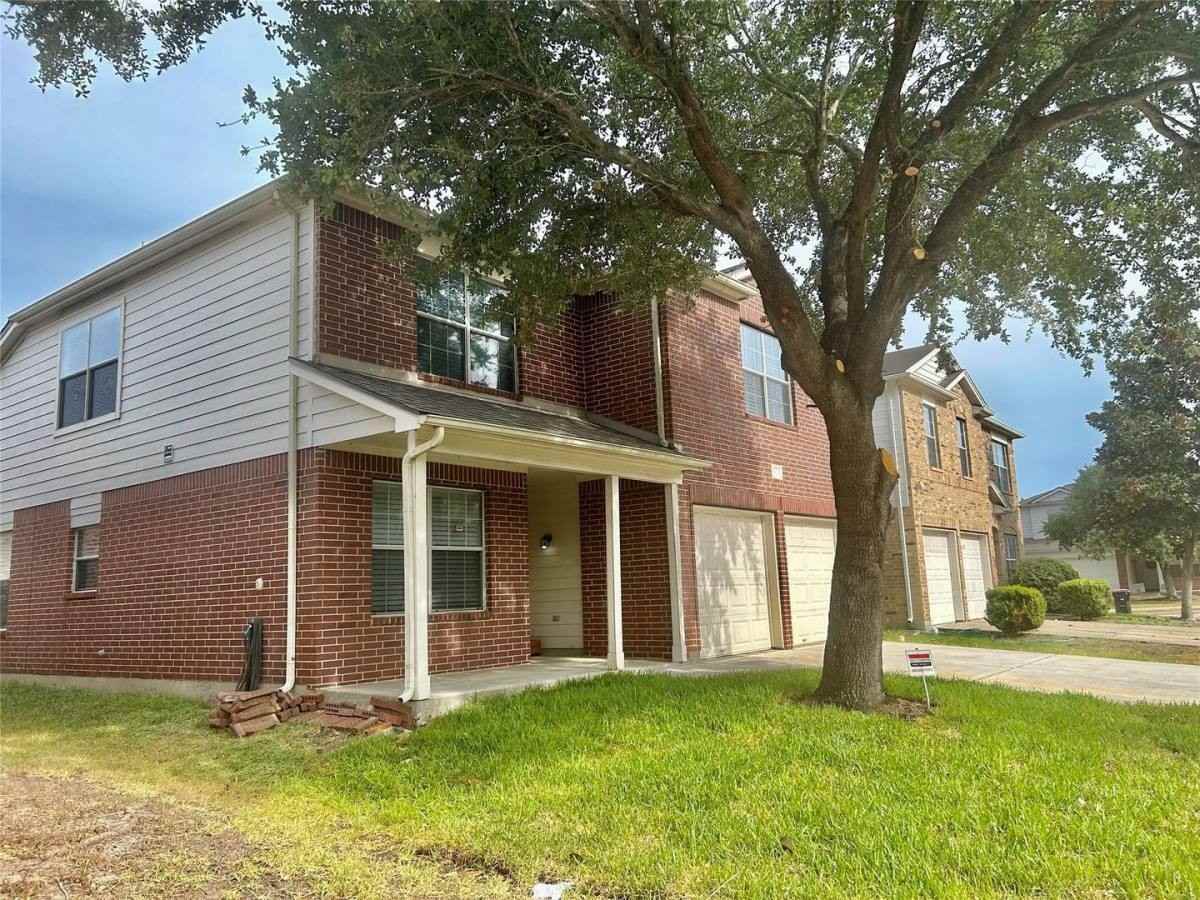 10623 Sugar Trace Dr - Photo 2 of 10