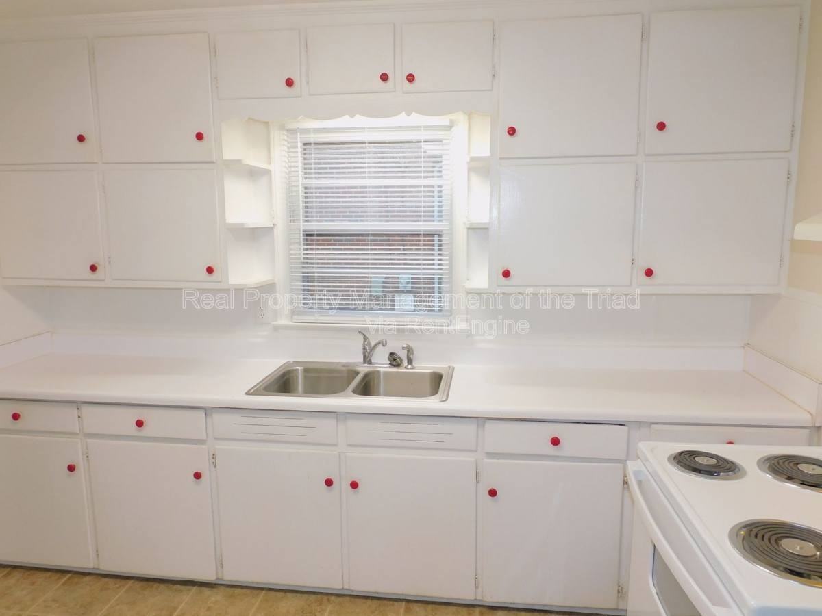 3407 Derby Pl - Photo 3 of 10