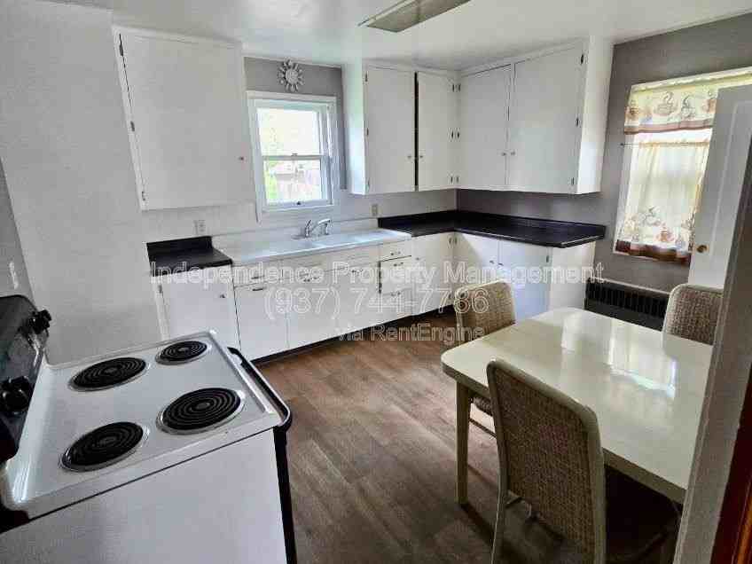 1220 W 19th St - Photo 3 of 10