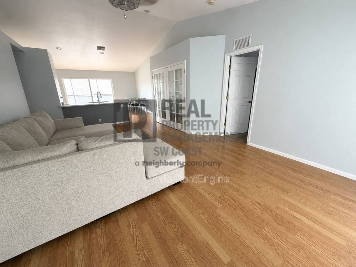 114 Nw 13th Ave - Photo 3 of 10