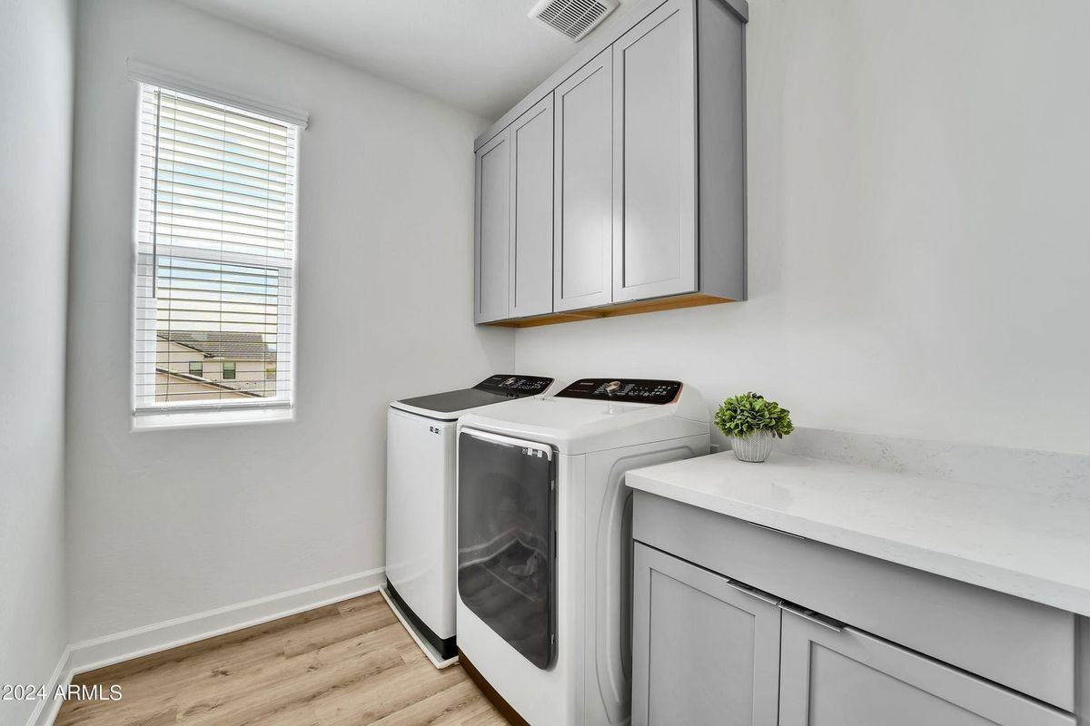 15642 S 182nd Ave - Photo 4 of 35
