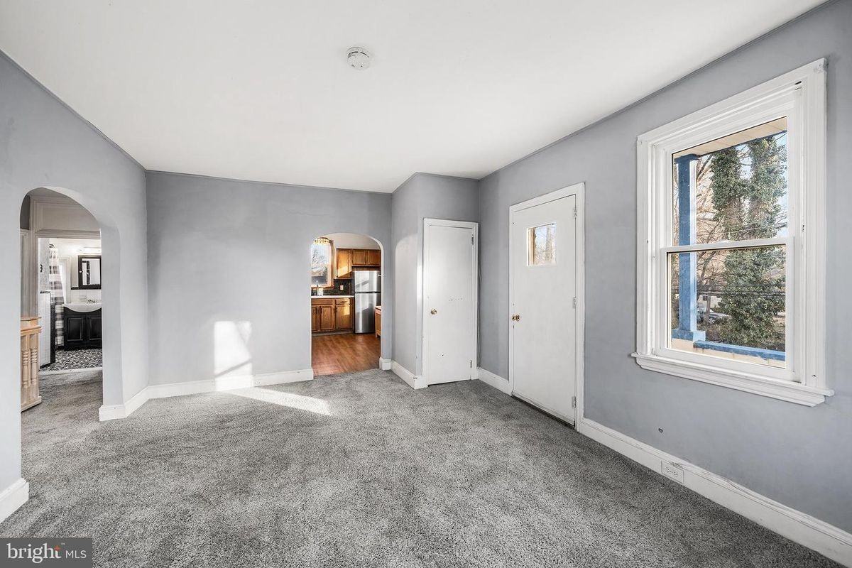 95 W Greenwood Ave ##2 - Photo 2 of 5