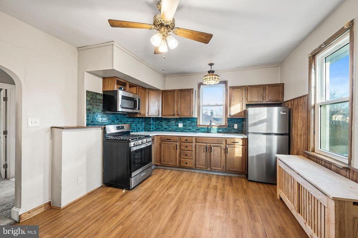 95 W Greenwood Ave ##2 - Photo 3 of 5