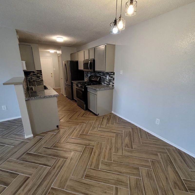 1306 York Castle Dr ##B - Photo 3 of 19