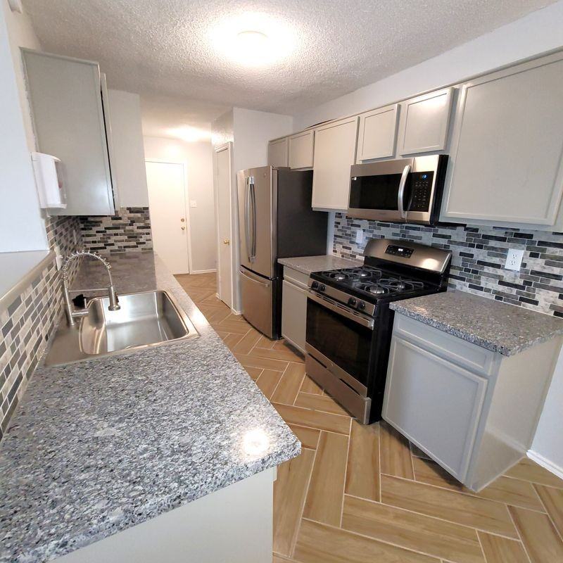 1306 York Castle Dr ##B - Photo 5 of 19