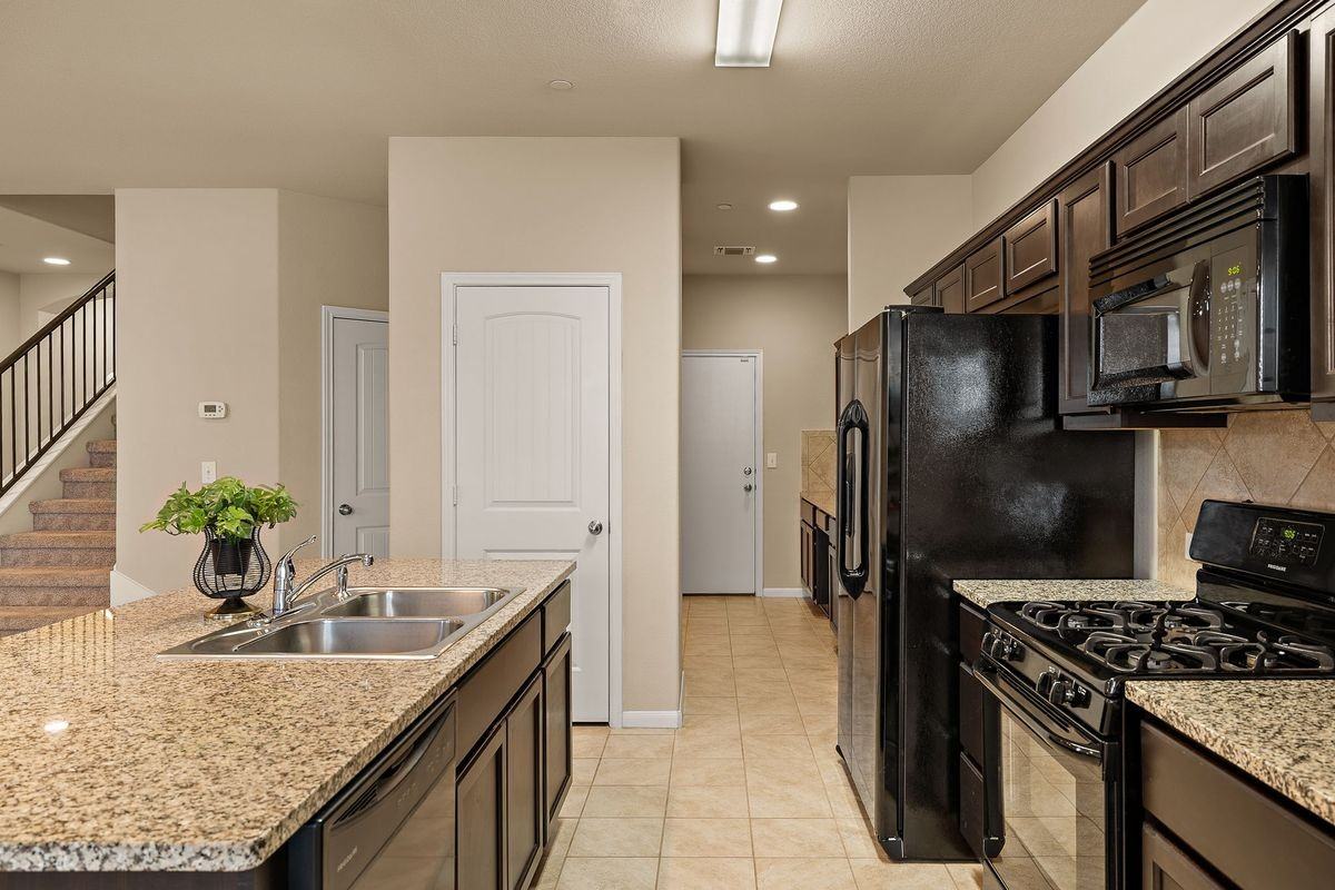 2880 Donnell Dr - Photo 3 of 21