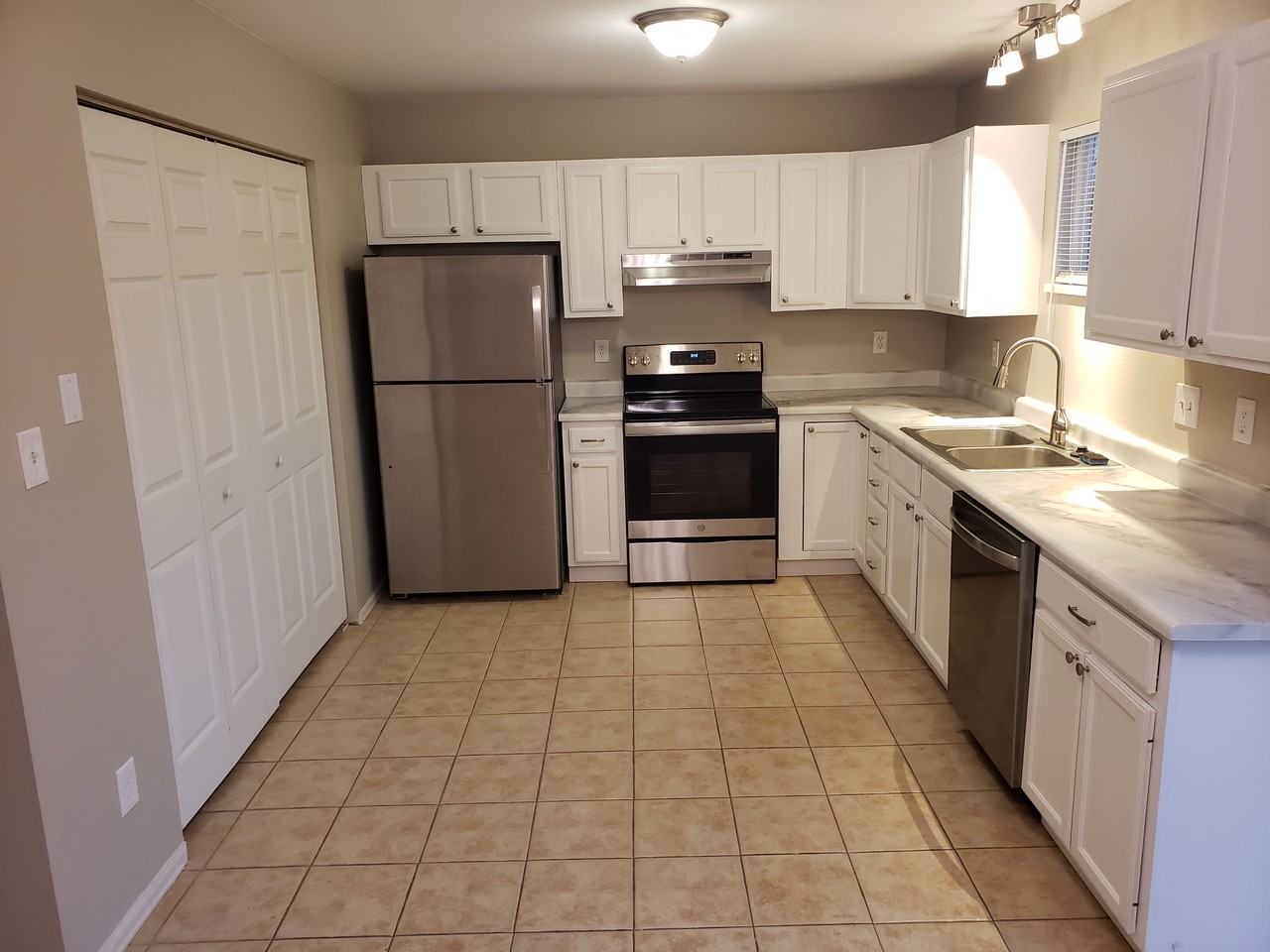 104 Bonnie Vista Dr #B - Photo 5 of 17