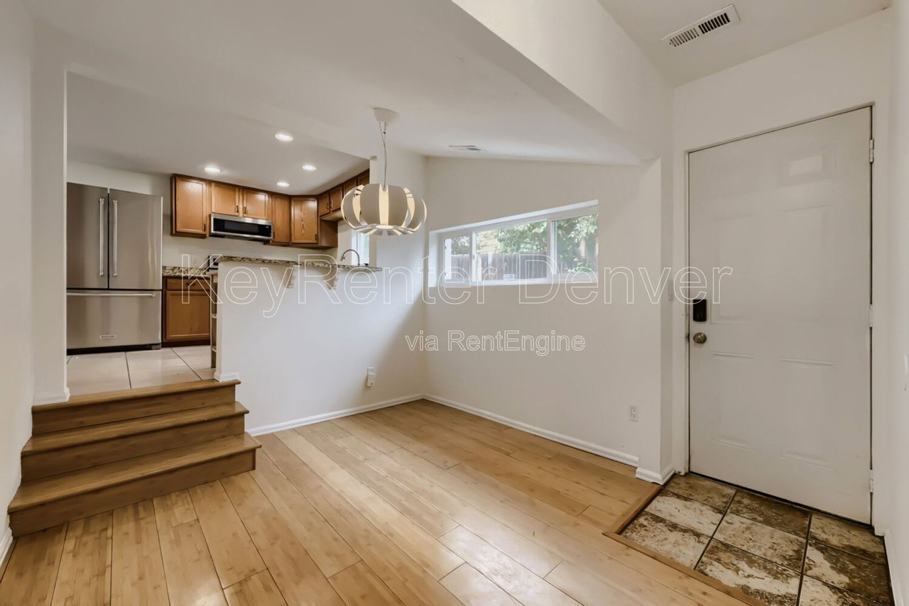 4870 Beach Ct - Photo 3 of 19