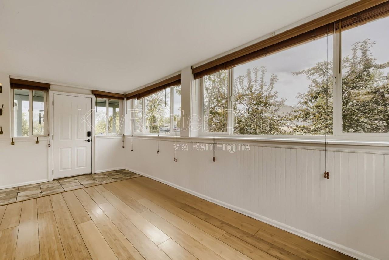4870 Beach Ct - Photo 5 of 19