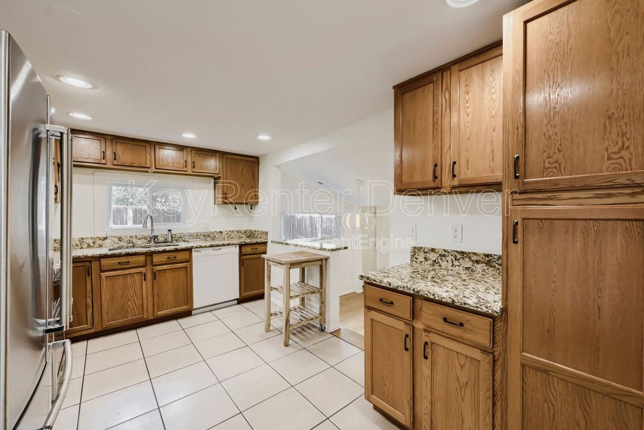 4870 Beach Ct - Photo 6 of 19