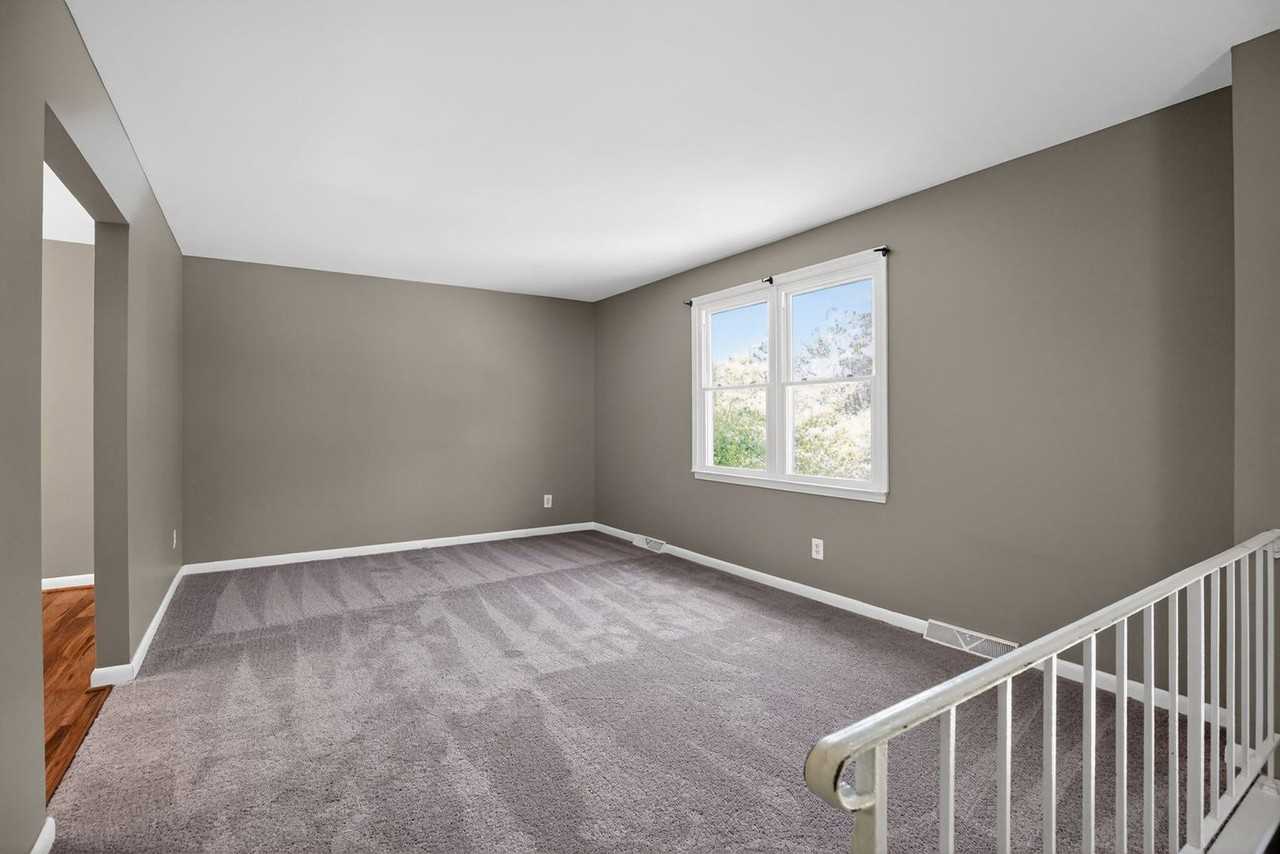 46483 Rosewood Dr - Photo 4 of 15