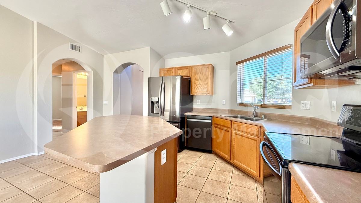 14801 W Wethersfield Rd - Photo 6 of 20