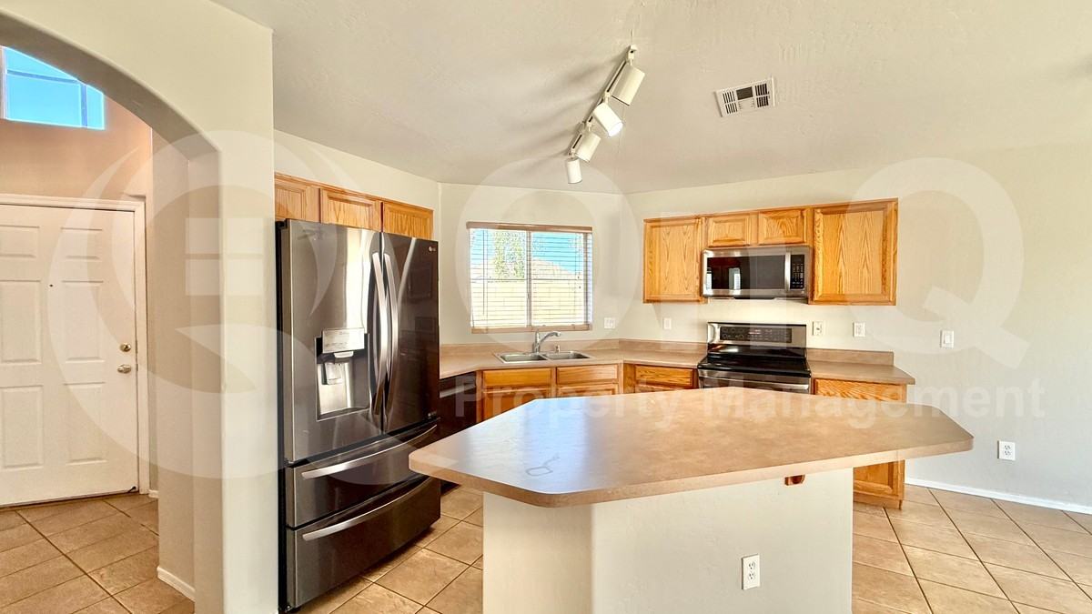 14801 W Wethersfield Rd - Photo 7 of 20