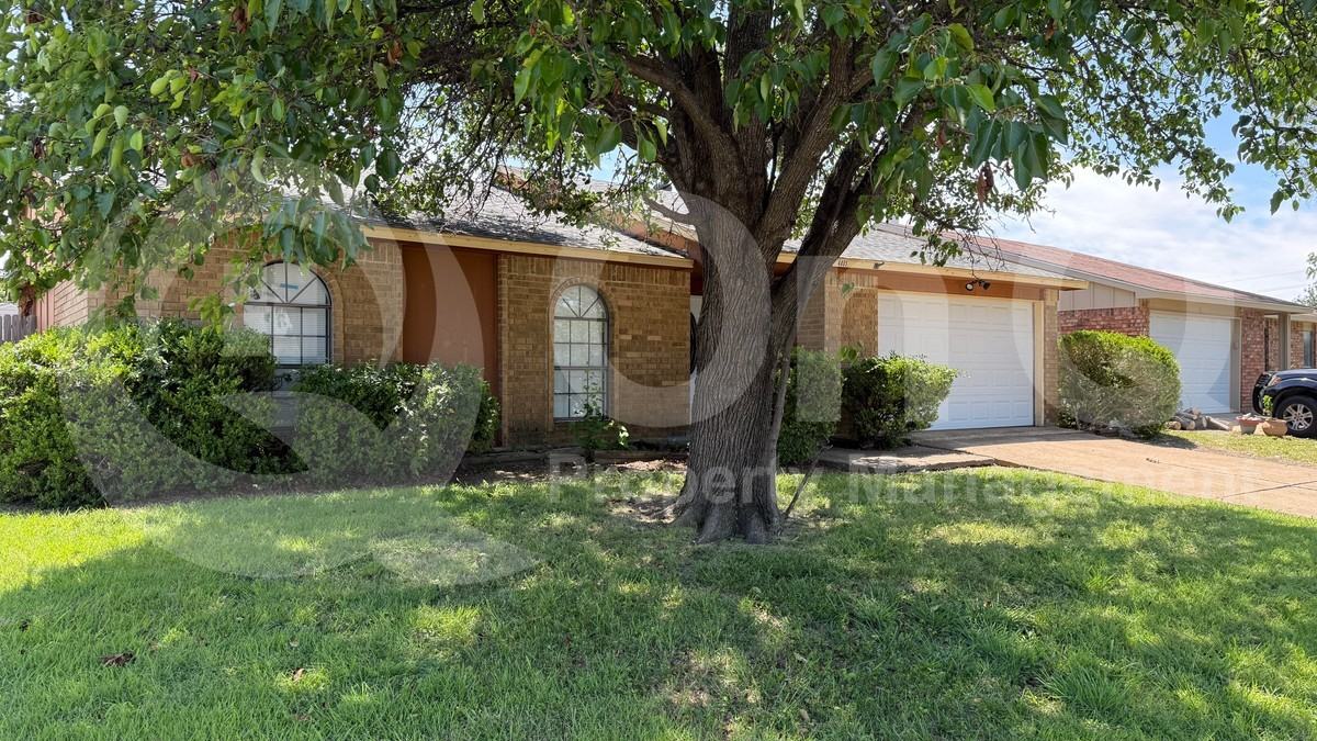 4805 Woodruff Dr - Photo 2 of 19