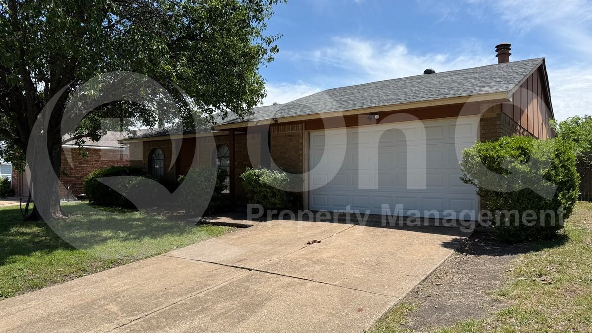 4805 Woodruff Dr - Photo 3 of 19