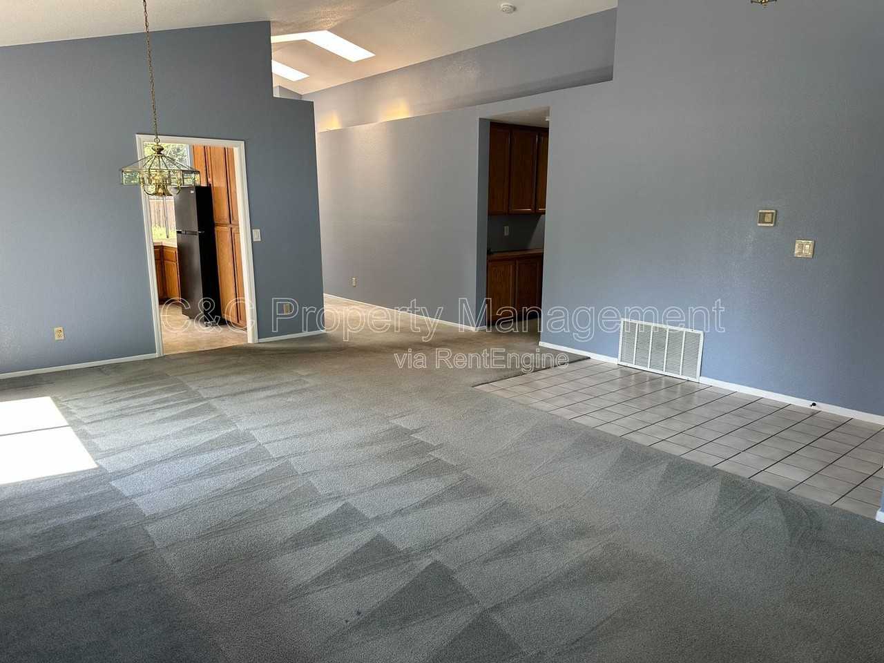 5926 Palm Springs Ct - Photo 4 of 19