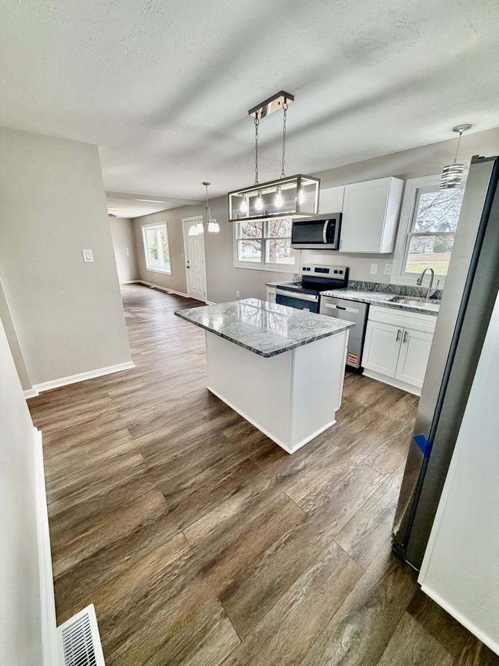 28 Amandas Way - Photo 3 of 19